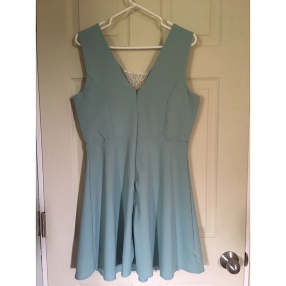 Sea foam lace party dress - Picture 3 of 3